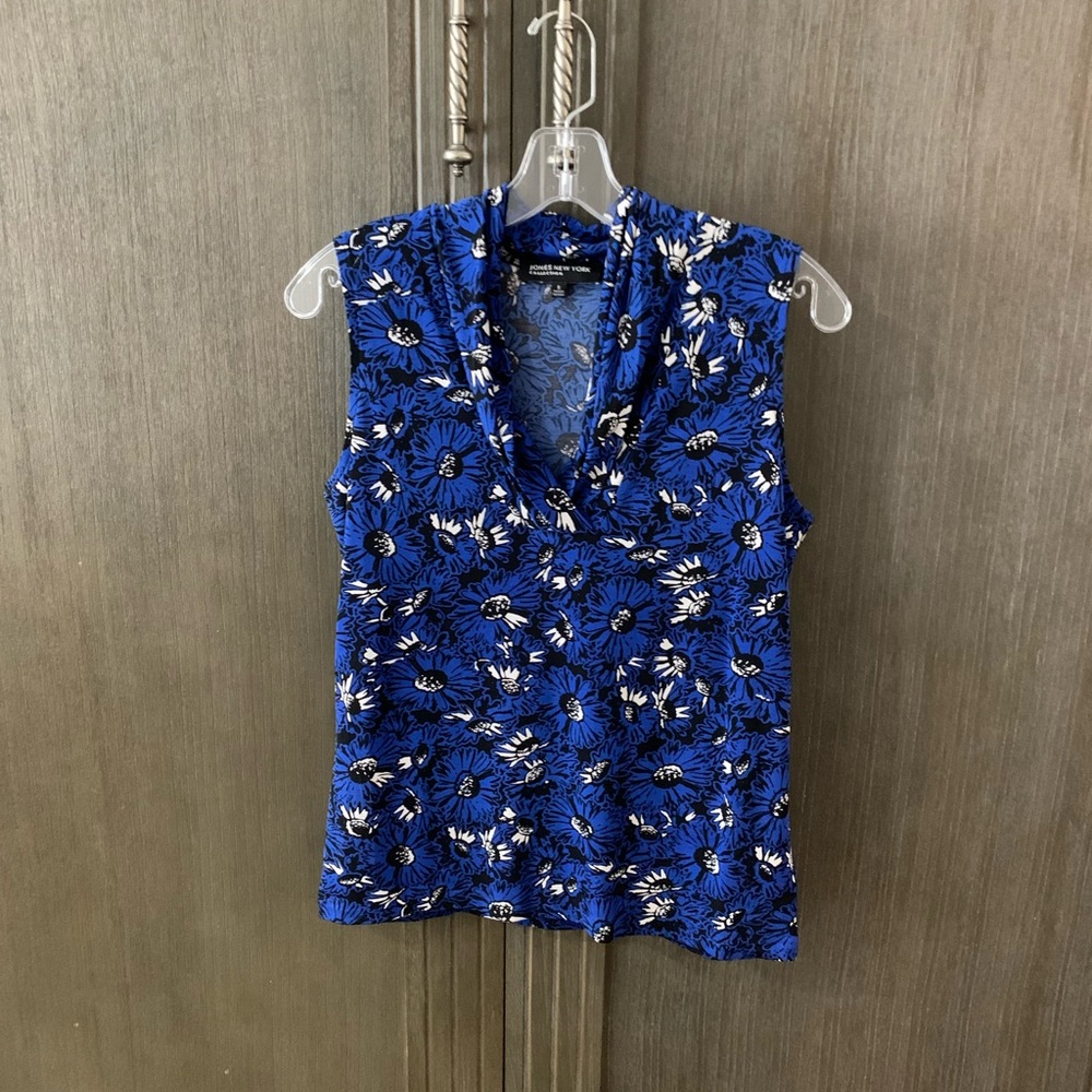 NWOT Cobalt Blue, Black, and White Floral Print Jones New York Top, Size Small